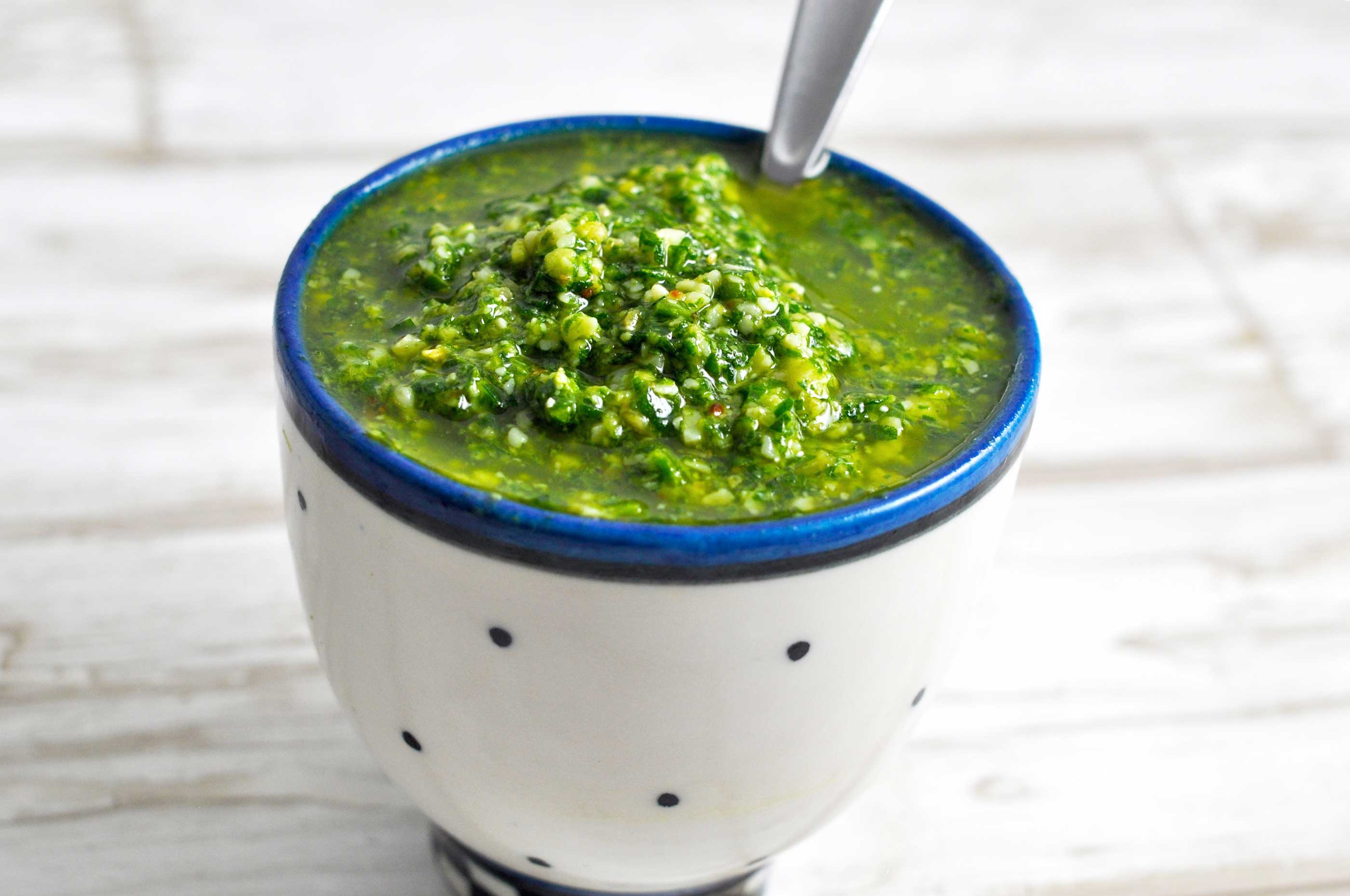 Tasty and quick pesto with rocket - done in 5 minutes