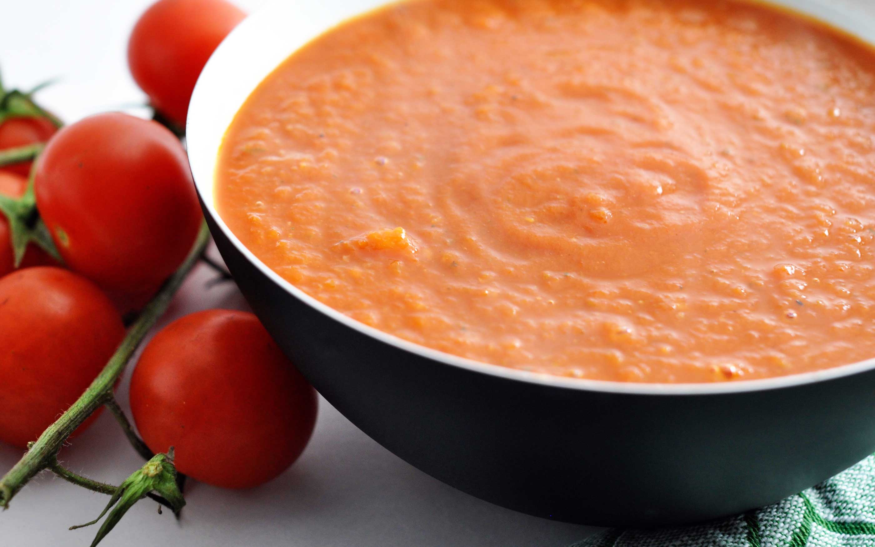 Quick and tasty tomato sauce for pizza | Mambeno.co.uk