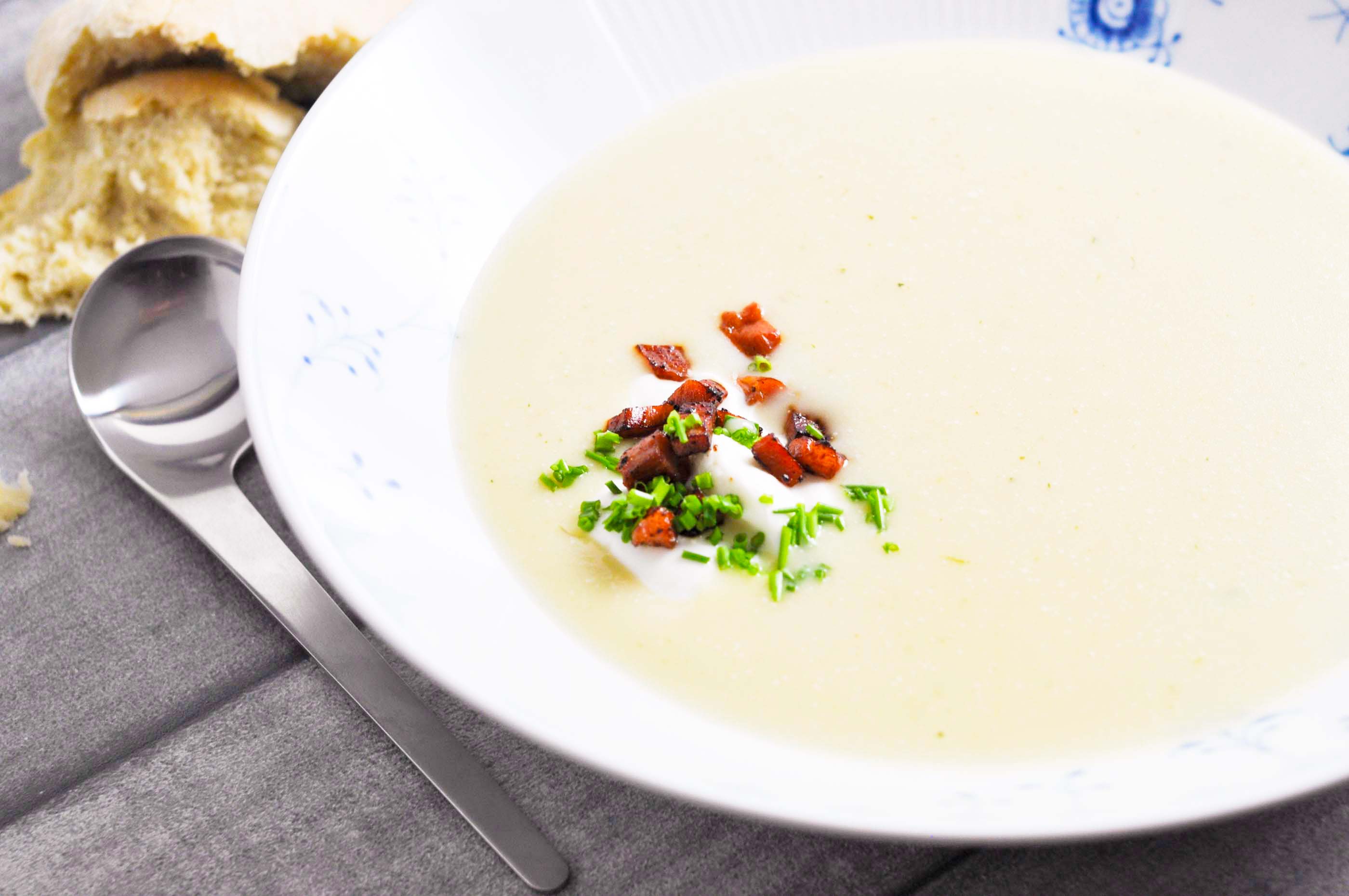 Creamy and quick Jerusalem artichoke soup | Mambeno.co.uk