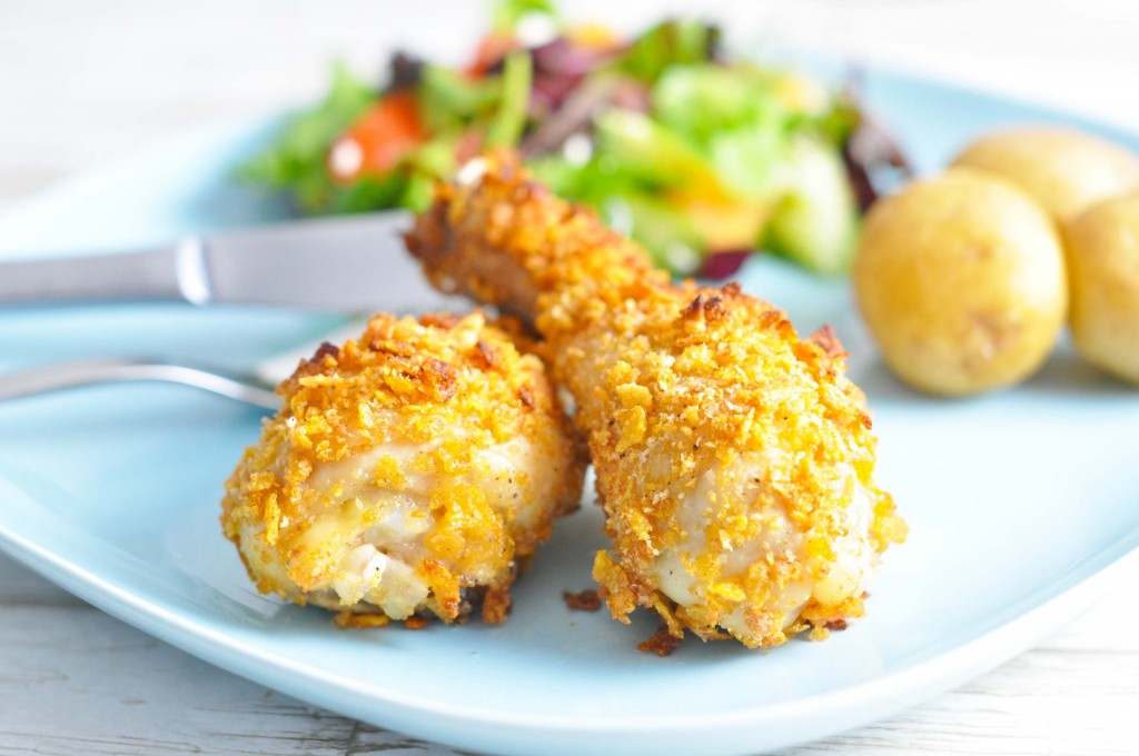 Crispy chicken drumsticks with cornflakes and salad