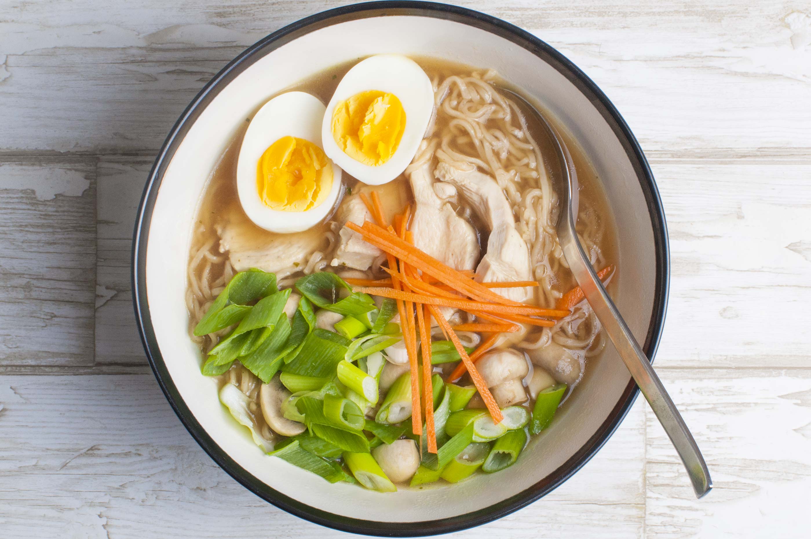 Quick ramen soup with chicken - or homemade instant noodles!