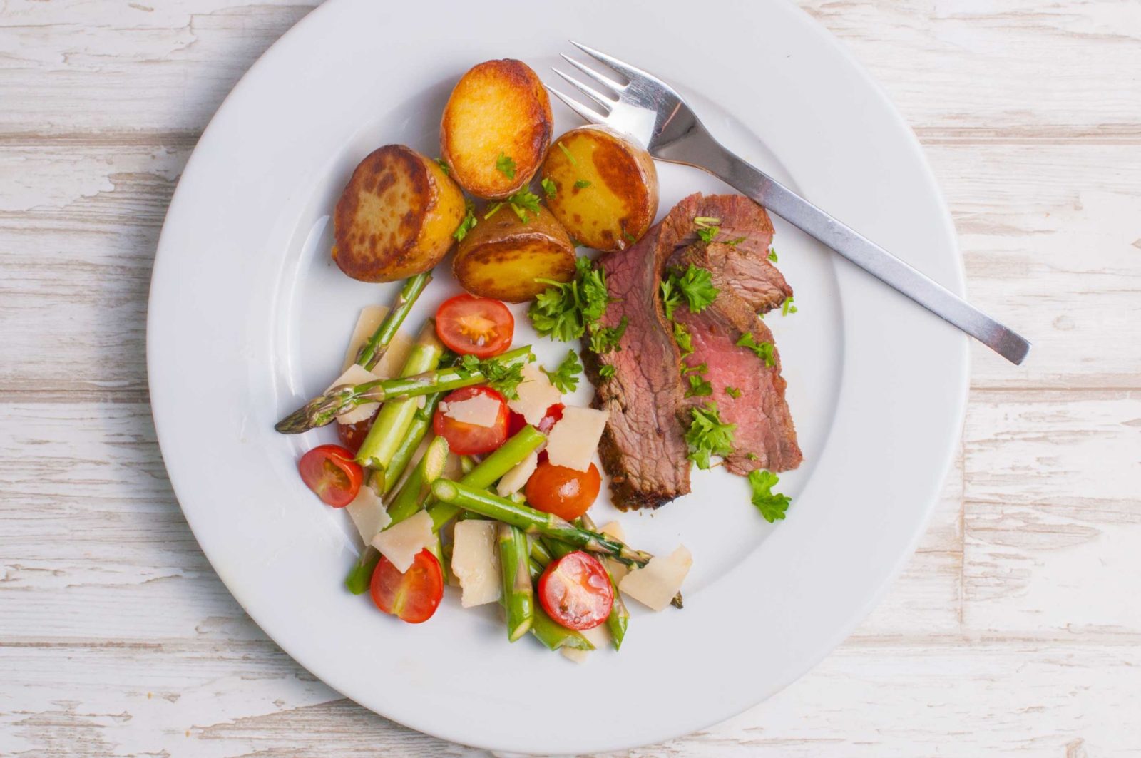 Flank steak with oven roast potatoes and asparagus