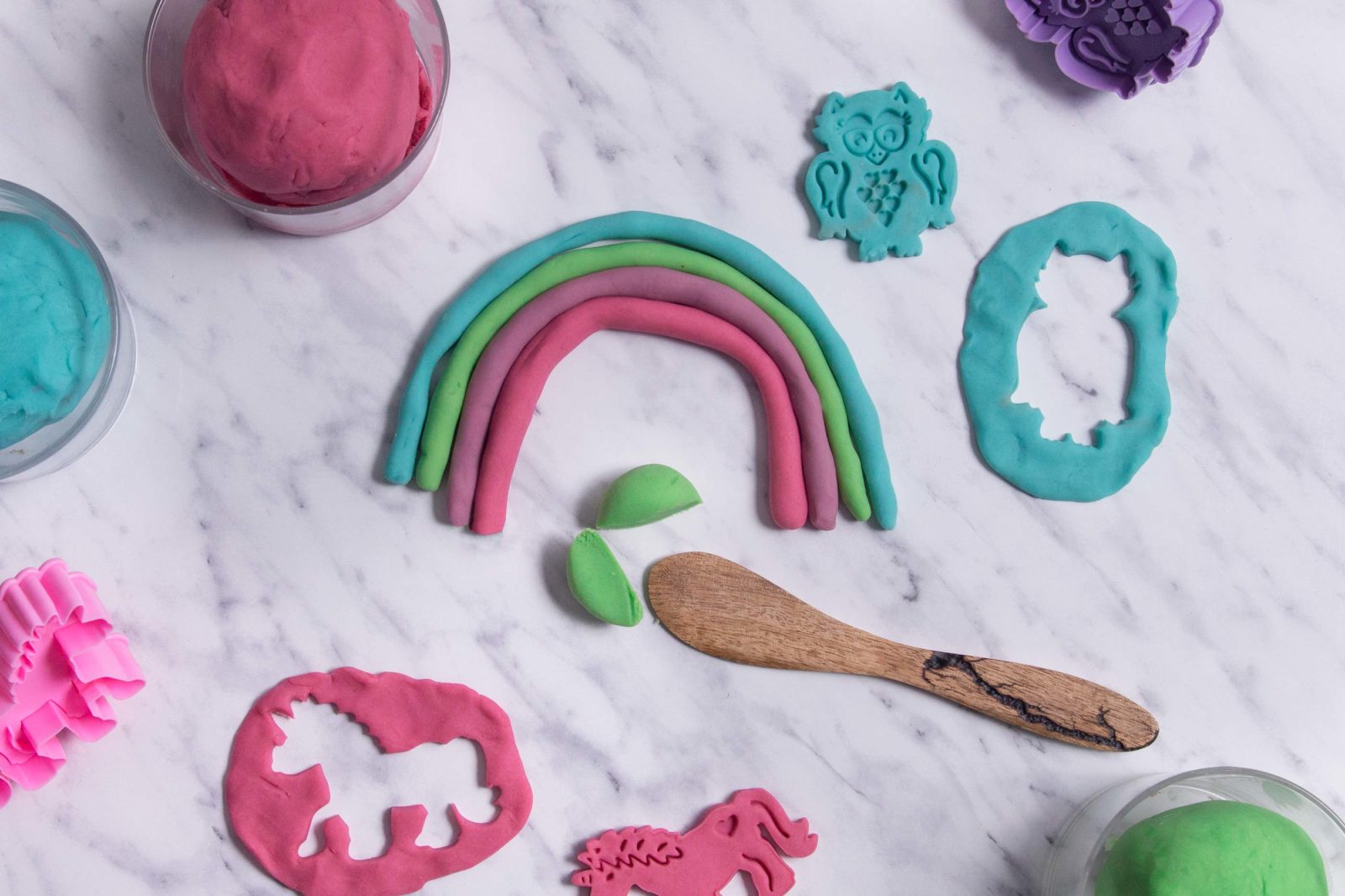 easy-homemade-playdough-with-flour-and-food-colouring