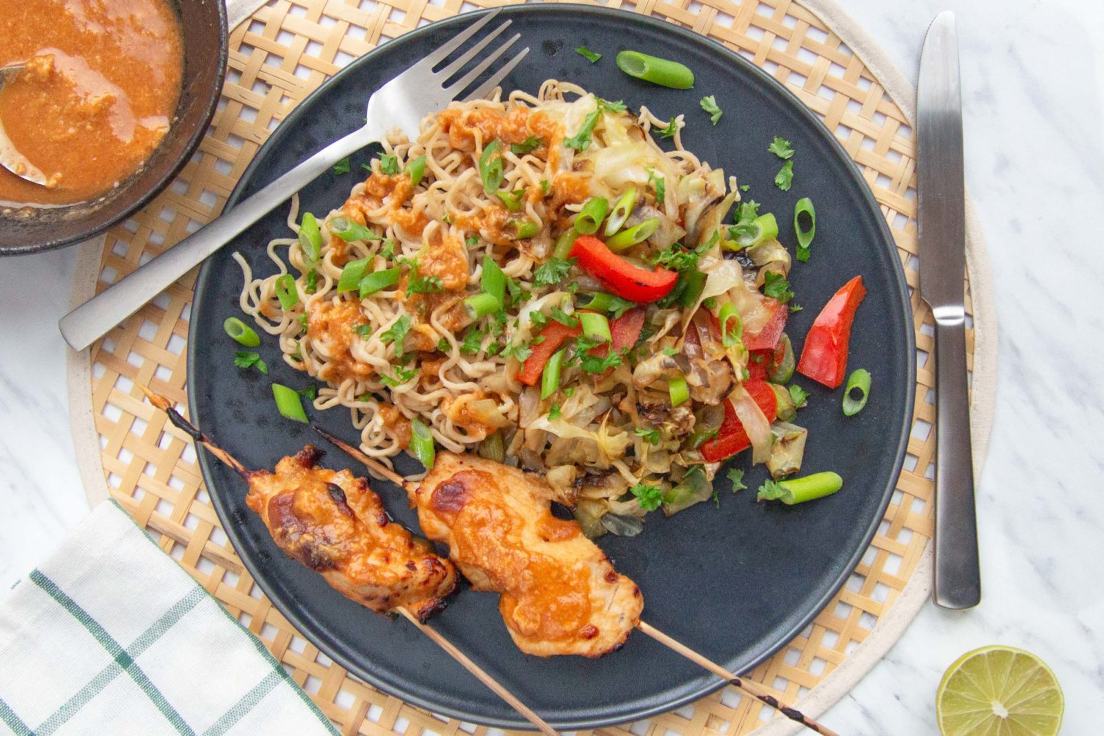 Satay skewers with noodles and peanut butter sauce