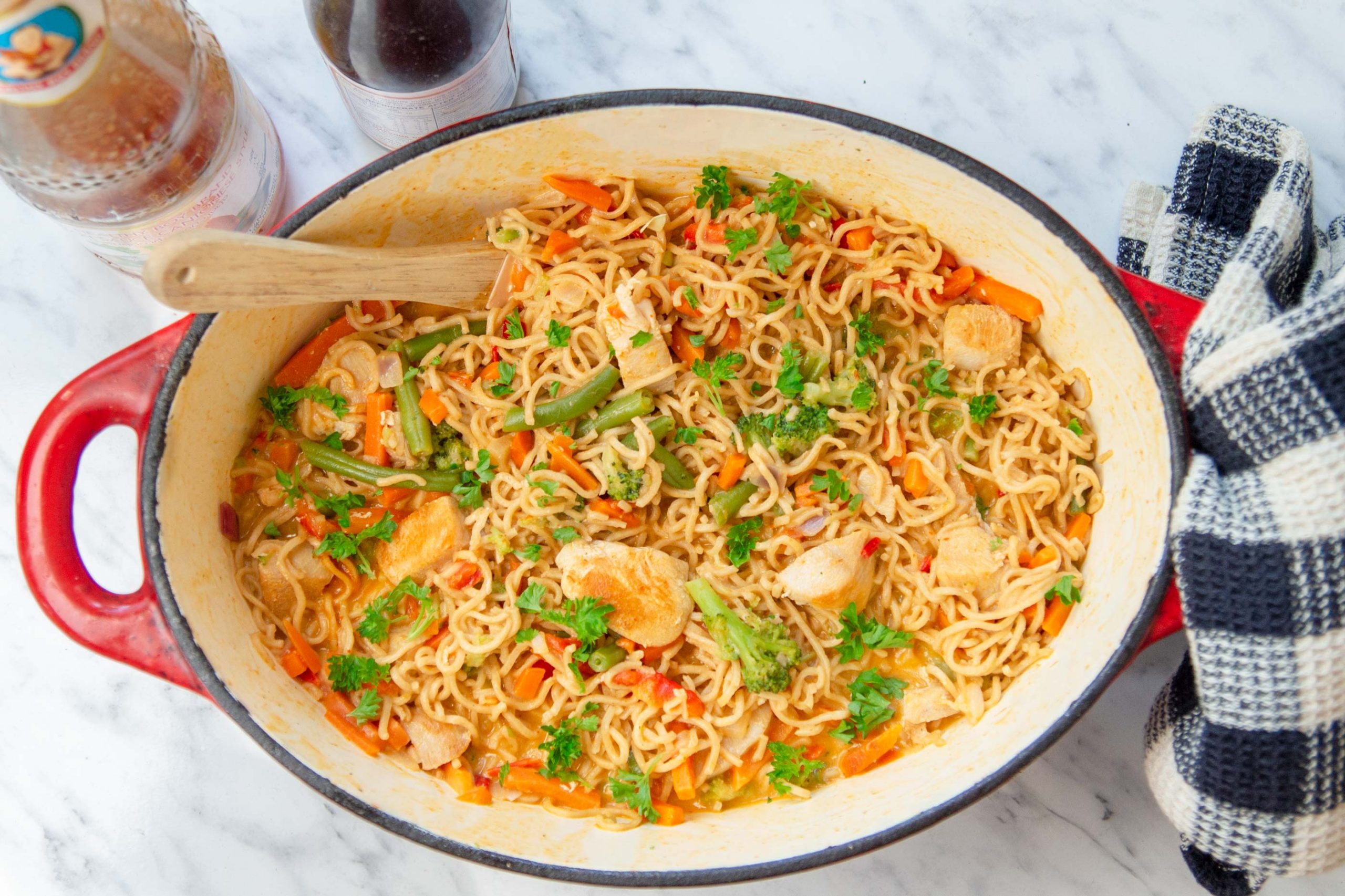 Easy one pot wok with chicken, veggies and noodles