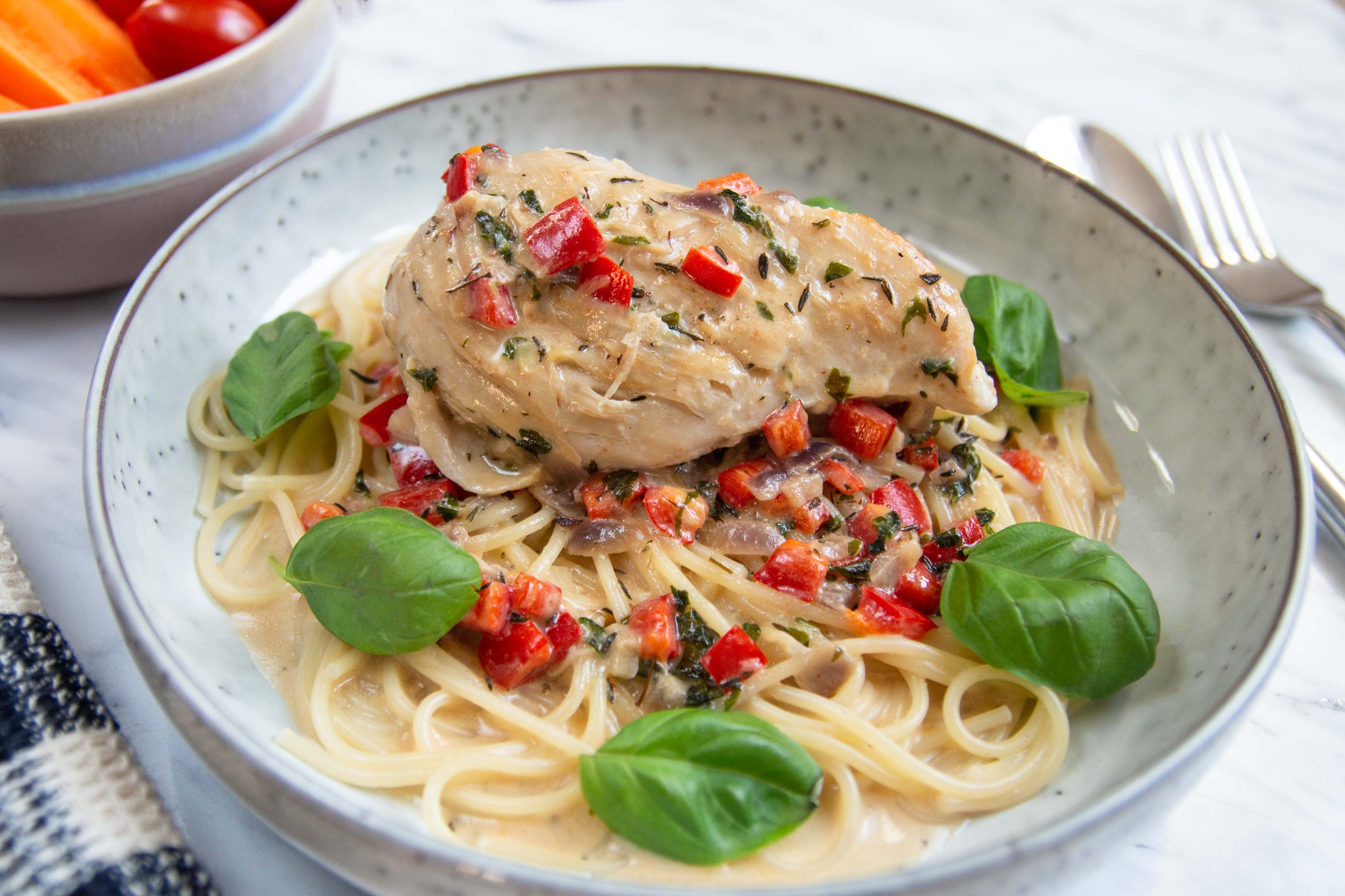 Chicken fillets with creamy basil sauce