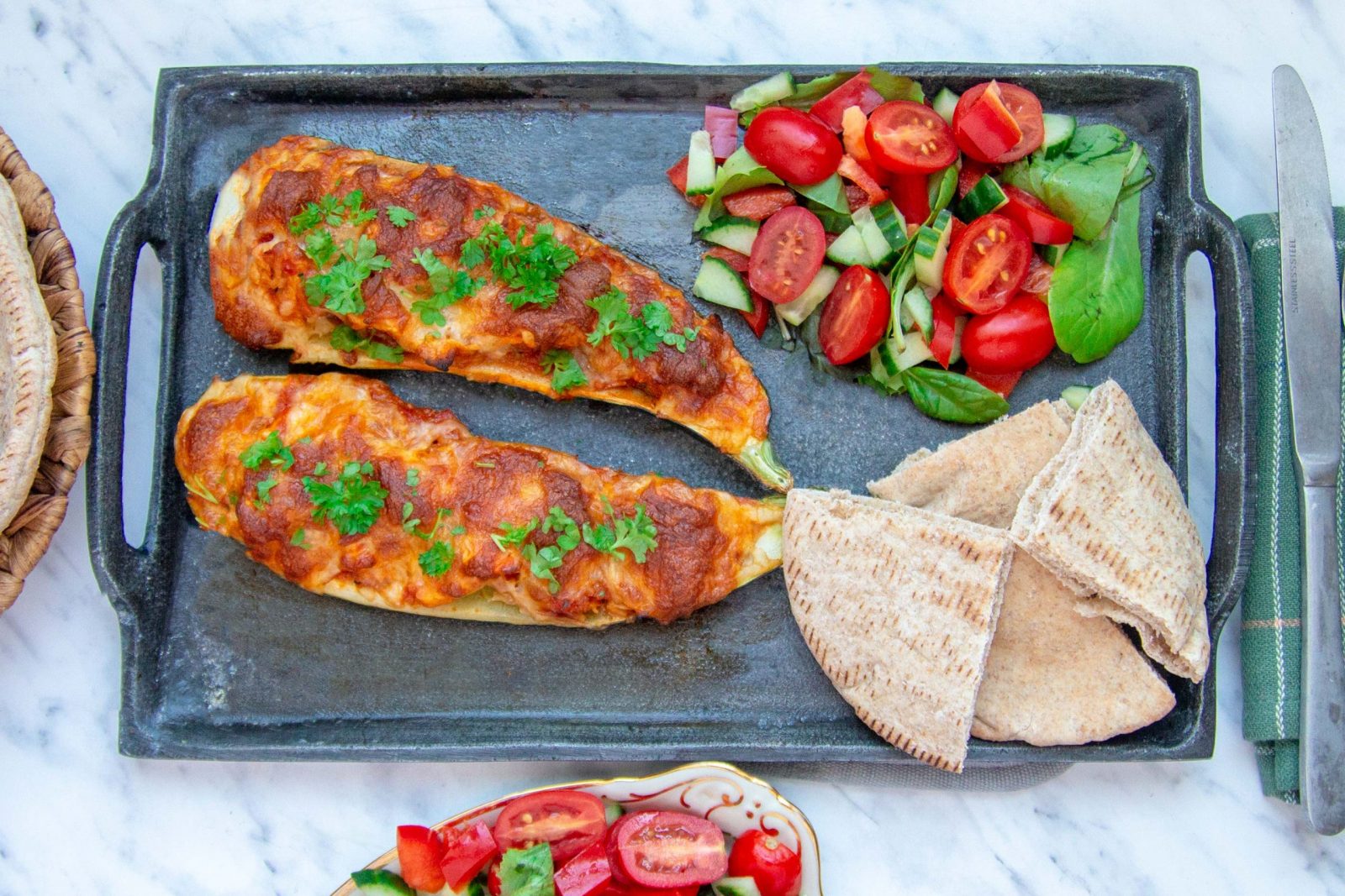 Stuffed courgettes with meat sauce and salad - for two days