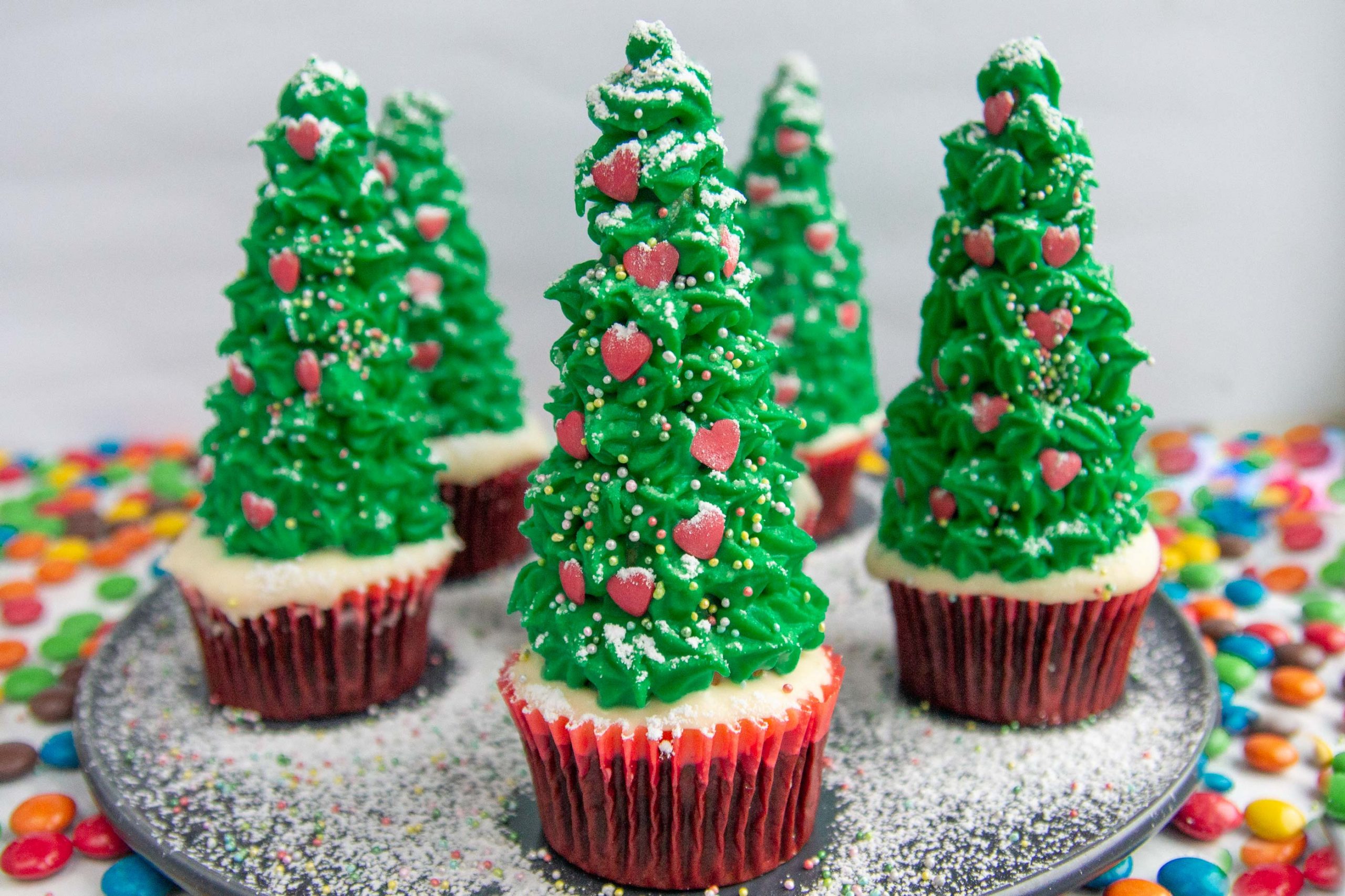 Gorgeous Christmas cupcakes with chocolate and frosting
