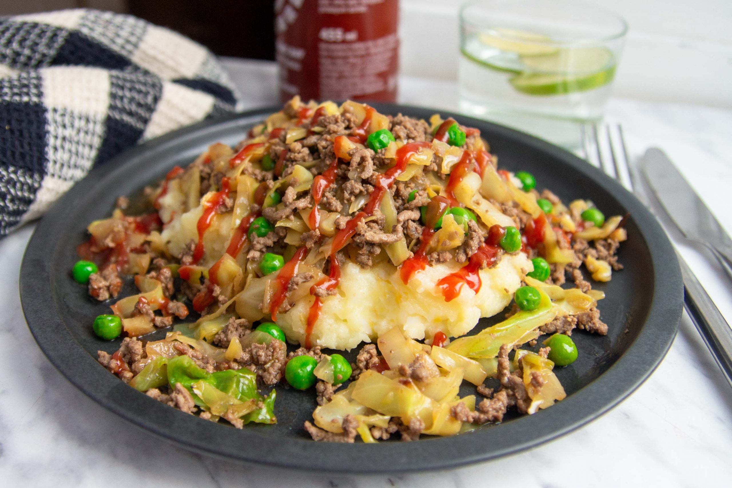 seasoned-mince-pot-with-cabbage-peas-and-mash-for-two-days