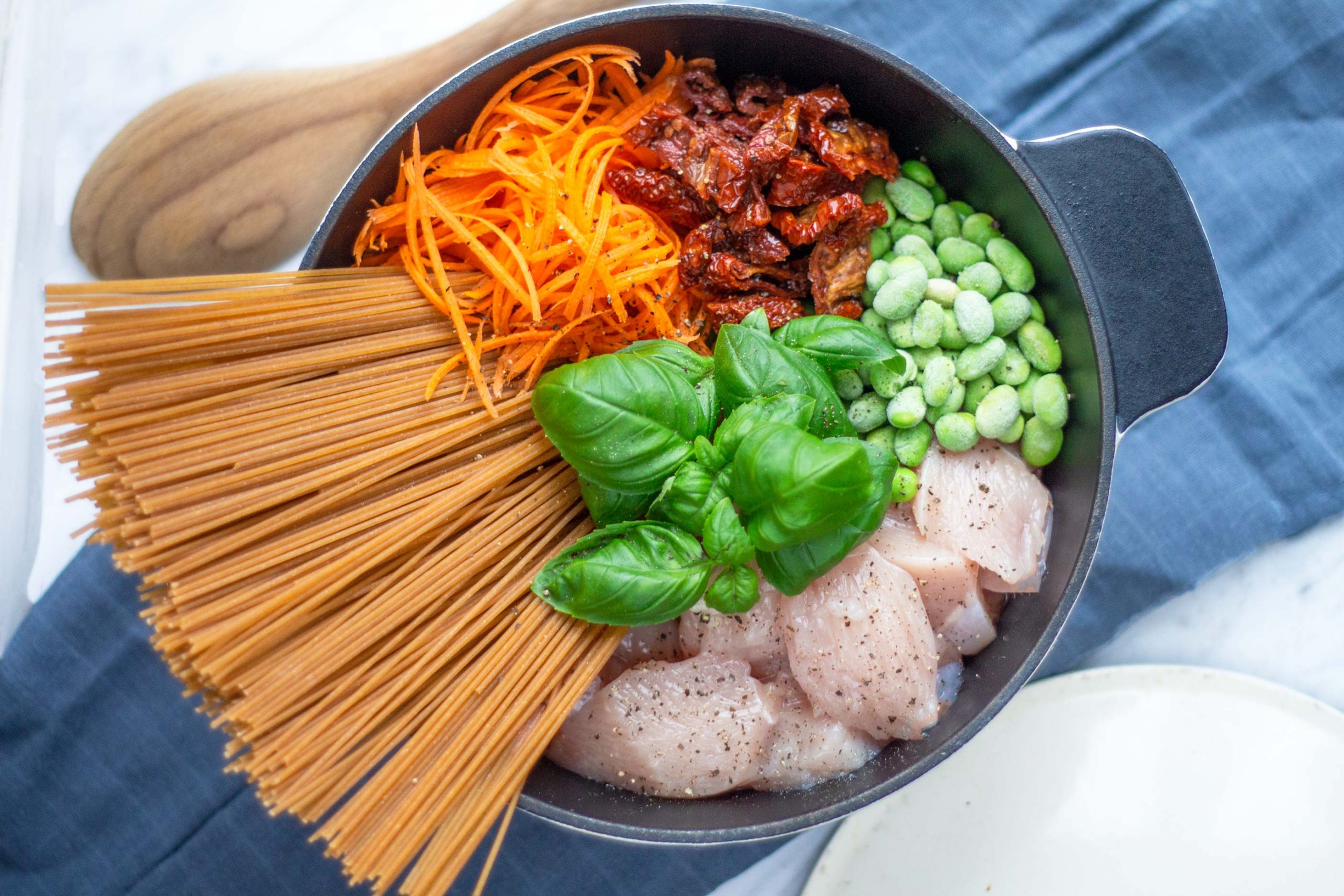 One pot pasta with chicken, sundried tomatoes and edamame beans